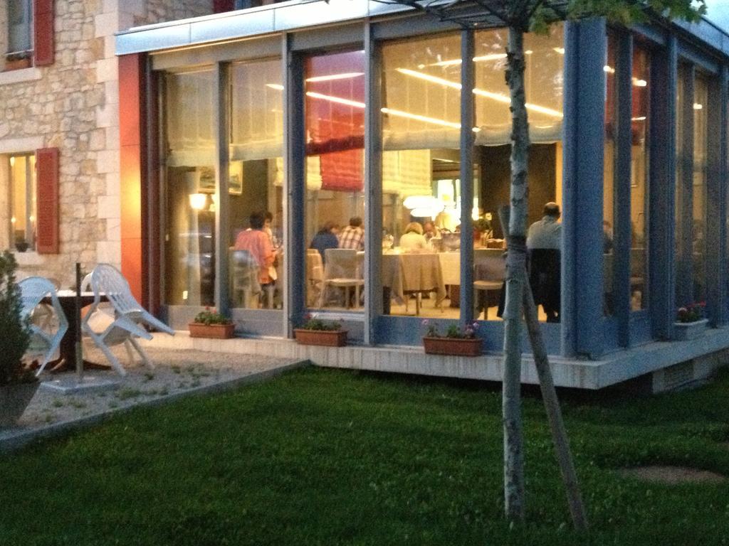 Au Boeuf Rouge Hotel Crassier Kültér fotó