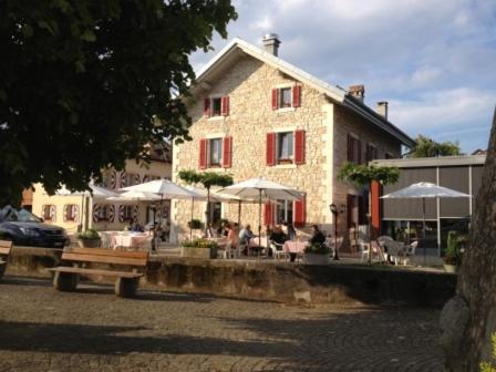Au Boeuf Rouge Hotel Crassier Kültér fotó